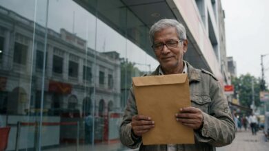 ডাকঘরের বেঞ্চে বসে থাকা স্মৃতি